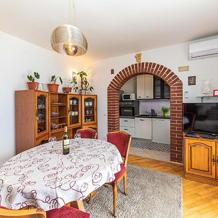 2 Bedroom Beautiful Apartment In Okrug Gornji Trogir Exterior foto